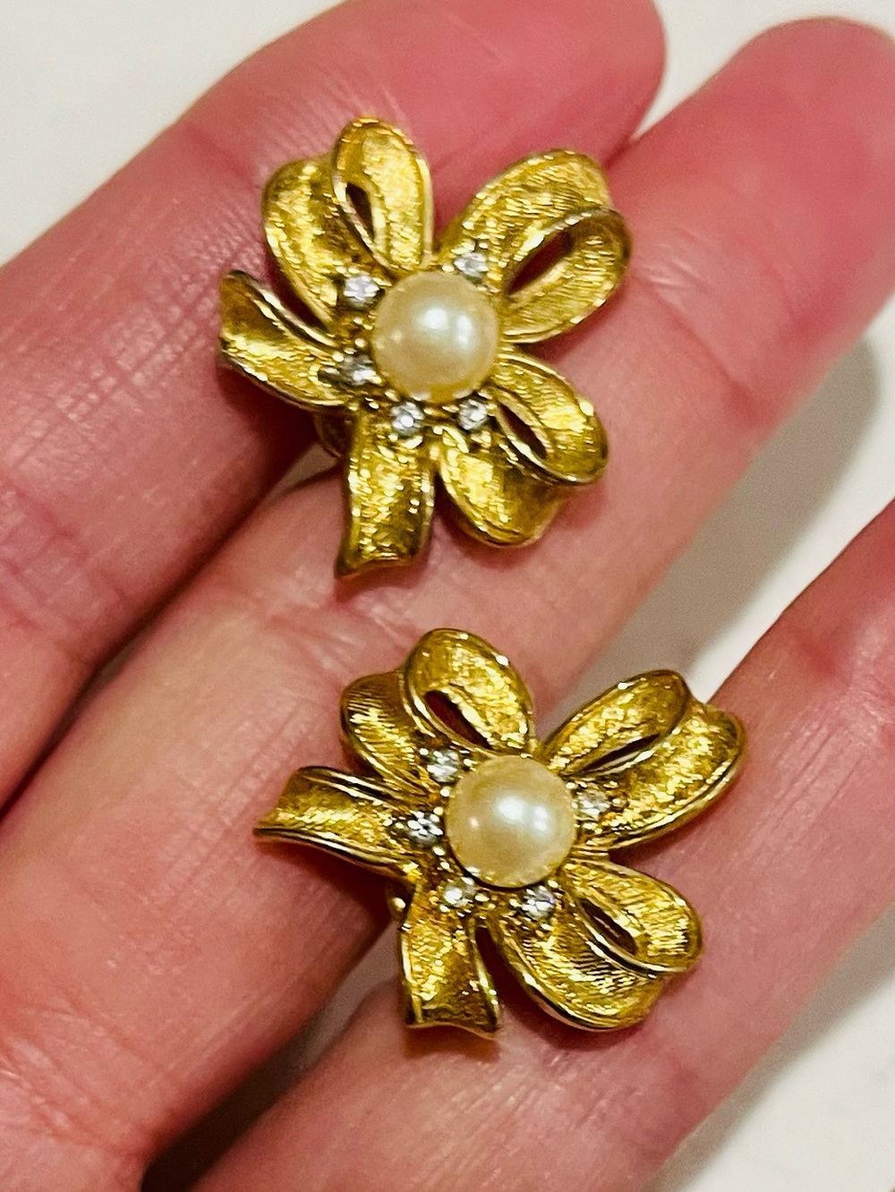 Vintage 1950s 1960s Signed Trifari Faux Pearl Bow Earrings